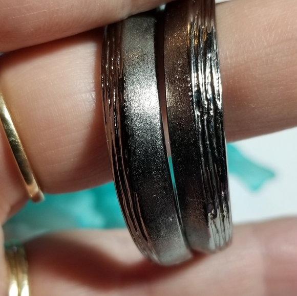 Relisted -Textured hoop earrings dark silver tone metal - Picture 9 of 10